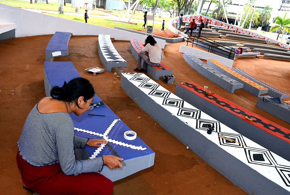 Pinturas mostram um pouco da cultura indígena de cada uma das regiões do Brasil e da região dos Andes, no Chile 