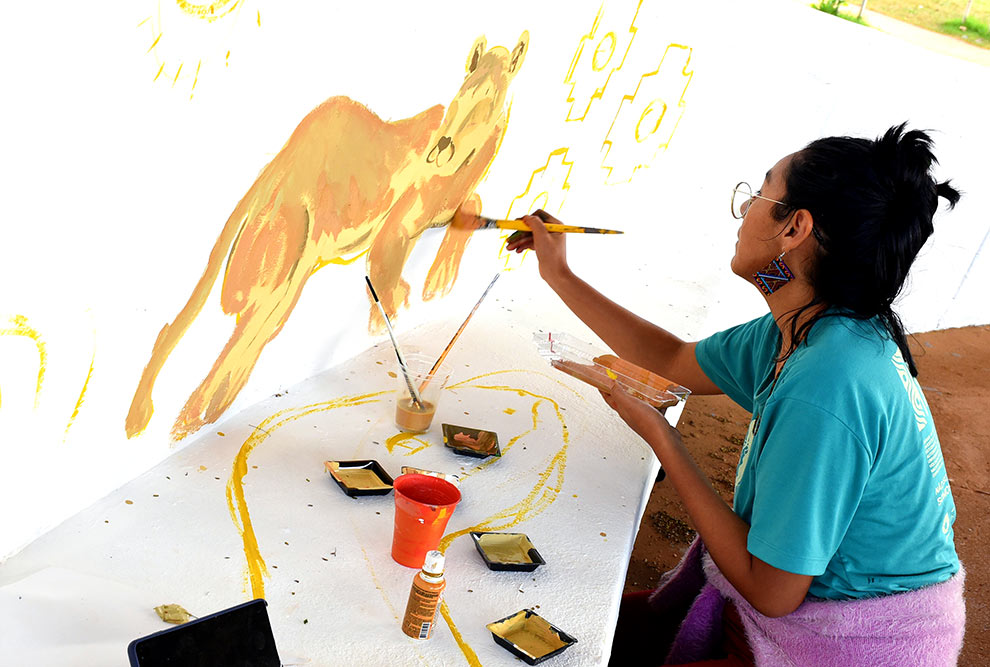 Pinturas mostram um pouco da cultura indígena de cada uma das regiões do Brasil e da região dos Andes, no Chile Pinturas mostram um pouco da cultura indígena de cada uma das regiões do Brasil e da região dos Andes, no Chile