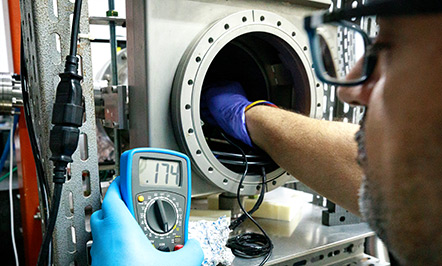 Laboratório de Leptons do IFGW; investigação de fenômenos subatômicos e ampliar o conhecimento sobre os neutrinos e seu papel na formação do universo (Foto: Felipe Bezerra) 