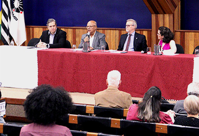 O workshop contou com a presença, na mesa de abertura, do reitor da Unicamp, Antonio José de Almeida Meirelles, e do pró-reitor de Extensão e Cultura, Fernando Coelho, além dos organizadores do evento Priscila Mazzola e José Luiz da Costa O workshop contou com a presença, na mesa de abertura, do reitor da Unicamp, Antonio José de Almeida Meirelles, e do pró-reitor de Extensão e Cultura, Fernando Coelho, além dos organizadores do evento Priscila Mazzola e José Luiz da Costa