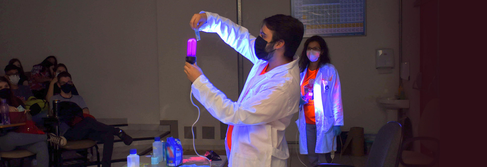 Além das atividades em laboratório, os upeiros também poderão acompanhar atrações culturais envolvendo teatro e música Além das atividades em laboratório, os upeiros também poderão acompanhar atrações culturais envolvendo teatro e música