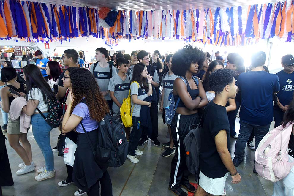 Famílias e estudantes de diferentes regiões do país puderam conhecer as faculdades, institutos e espaços da Universidade Famílias e estudantes de diferentes regiões do país puderam conhecer as faculdades, institutos e espaços da Universidade