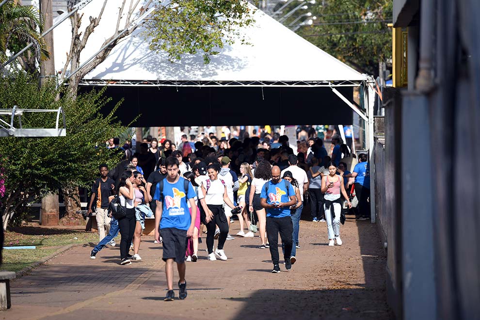 Famílias e estudantes de diferentes regiões do país puderam conhecer as faculdades, institutos e espaços da Universidade