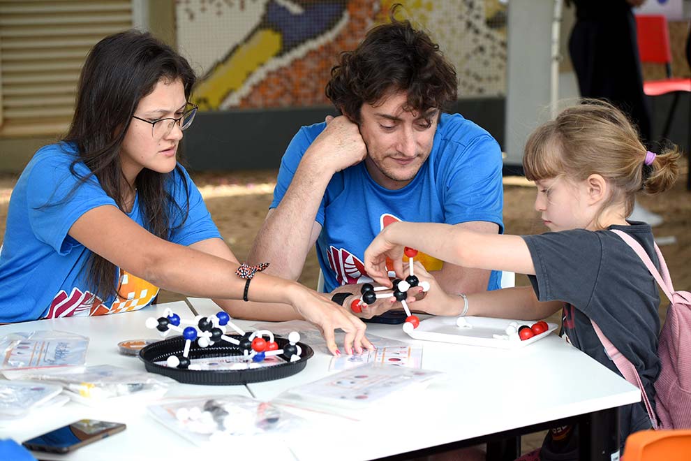 Famílias e estudantes de diferentes regiões do país puderam conhecer as faculdades, institutos e espaços da Universidade