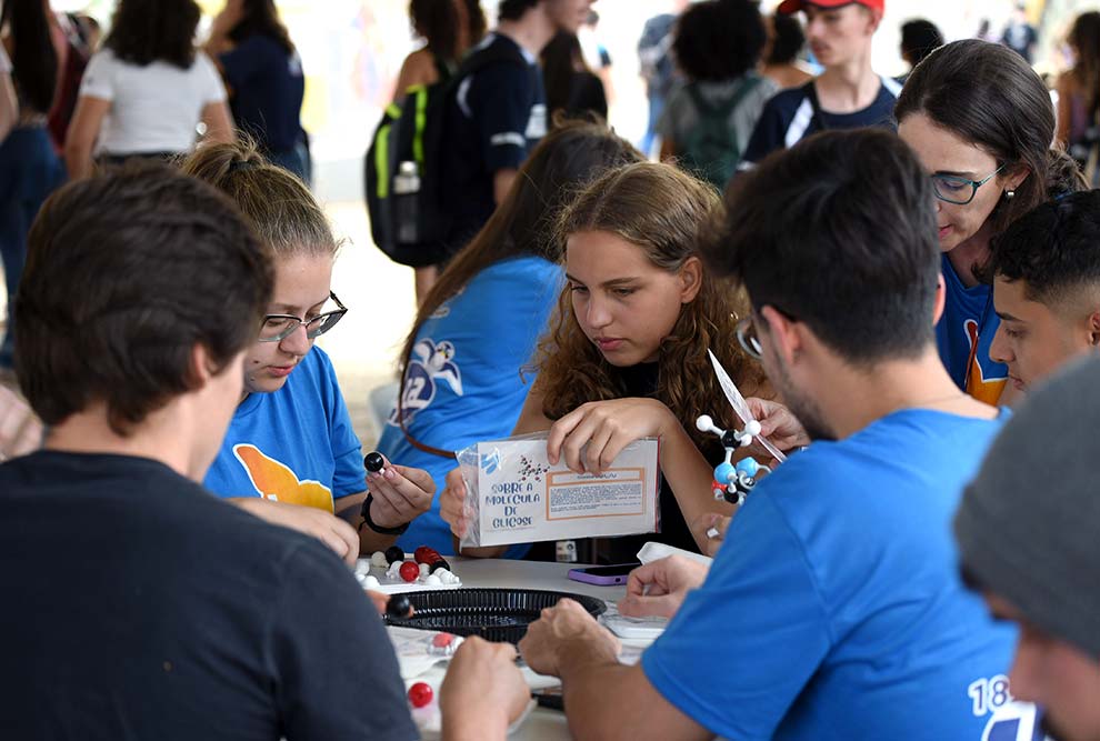 Famílias e estudantes de diferentes regiões do país puderam conhecer as faculdades, institutos e espaços da Universidade