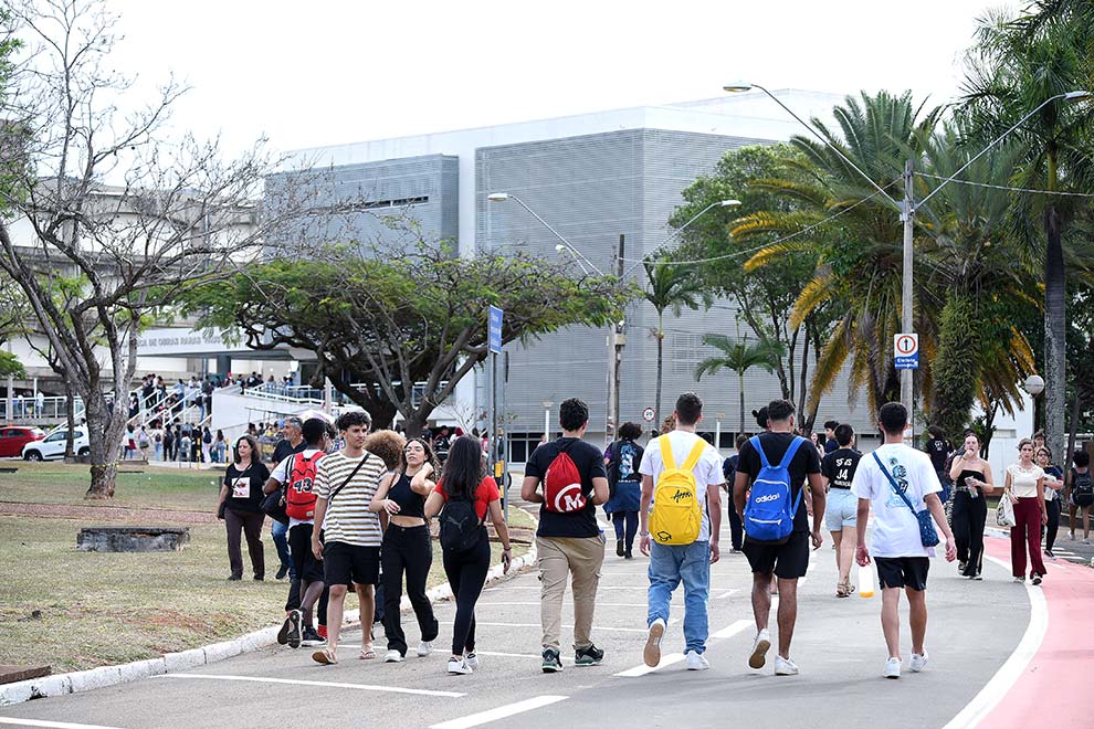 Famílias e estudantes de diferentes regiões do país puderam conhecer as faculdades, institutos e espaços da Universidade