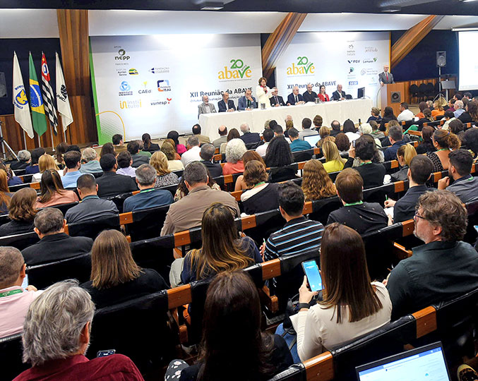 Mesa de abertura da XII Reunião da Associação Brasileira de Avaliação Educacional (Abave), realizada na Unicamp