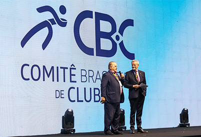 Reitor Antonio Meirelles (à direita), ao lado do presidente da CBC, Paulo Germano Maciel, durante abertura da programação do Fórum Nacional
