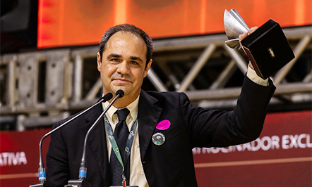 Pagliuso foi indicado por sua liderança à frente das pesquisas para o desenvolvimento de tecnologias de purificação de argônio líquido Pagliuso foi indicado por sua liderança à frente das pesquisas para o desenvolvimento de tecnologias de purificação de argônio líquido
