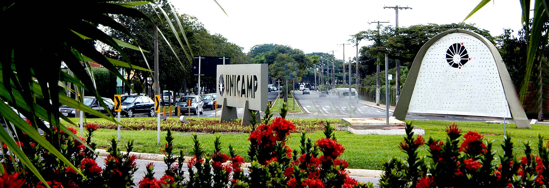 Imagem de uma das entradas da Unicamp: terceiro esclarecimento oficial sobre o processo de implantação do controle eletrônico de jornada Imagem de uma das entradas da Unicamp: terceiro esclarecimento oficial sobre o processo de implantação do controle eletrônico de jornada
