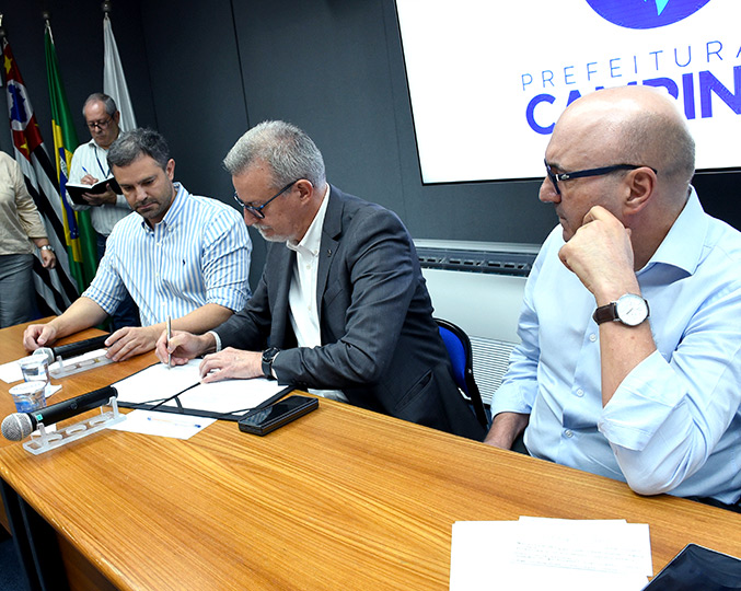 Memorando de entendimentos assinado nesta quarta-feira (11) pretende ser a porta de entrada para parcerias e intercâmbios em diferentes áreas da administração pública municipal Memorando de entendimentos assinado nesta quarta-feira (11) pretende ser a porta de entrada para parcerias e intercâmbios em diferentes áreas da administração pública municipal