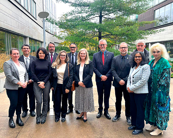 Além do reitor Antonio Meirelles (ao centro gravata vermelha), participaram da delegação os professores Osvaldir Taranto e Rafael Dias (Deri), Marcelo Brocchi (PRP), Arnaldo Walter (diretor da FEM), Milena Serafim (diretora associada da FCA), Eliana Araújo (Fenf) e Marco Tulio Patino (Feagri)