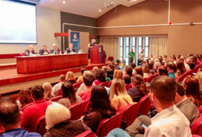 Servidores reunidos no 1º Seminário de Implementação da Lei das Licitações, realizado no TCE-SP no início de setembro Servidores reunidos no 1º Seminário de Implementação da Lei das Licitações, realizado no TCE-SP no início de setembro