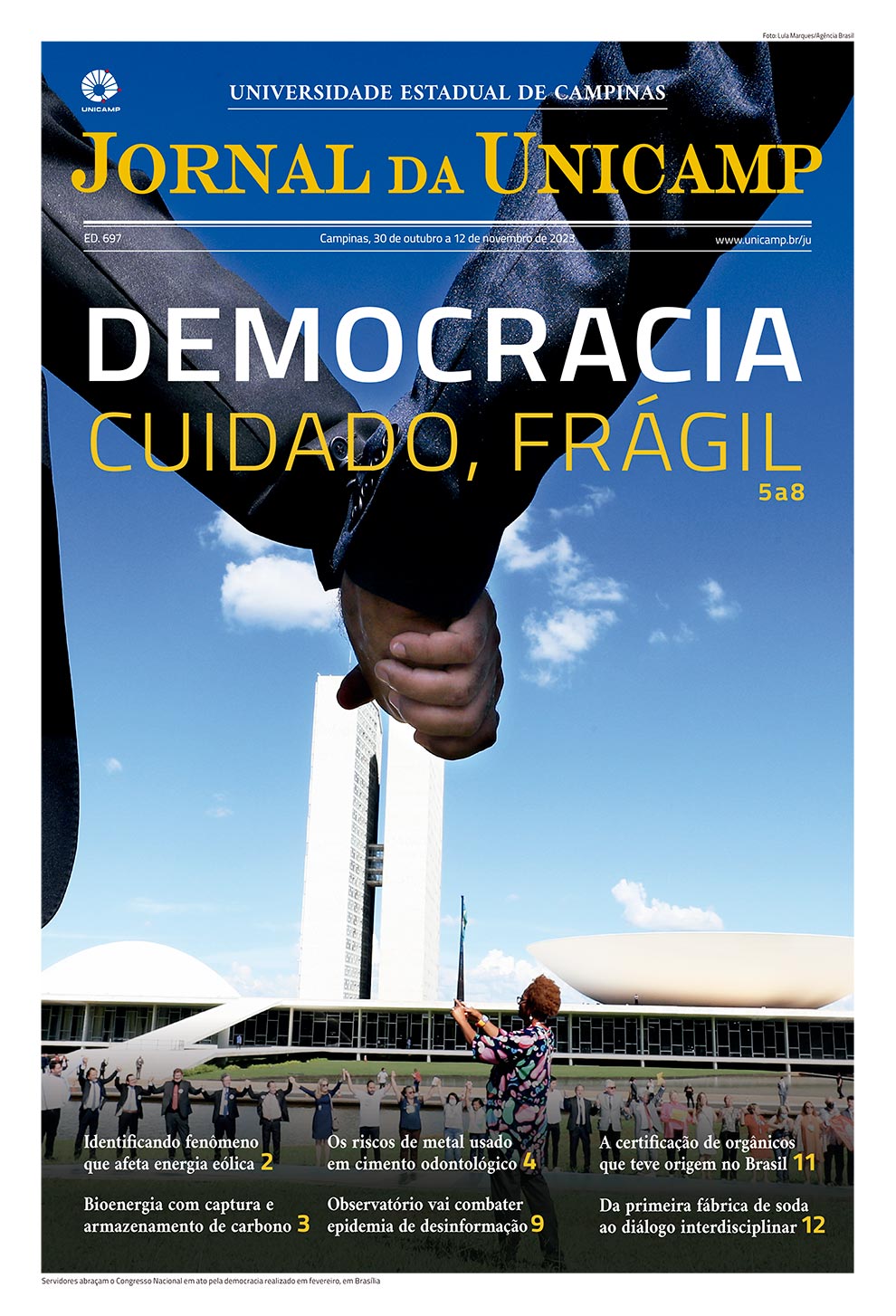 CAPA JU 697/ Servidores abraçam o Congresso Nacional em ato pela democracia realizado em fevereiro, em Brasília