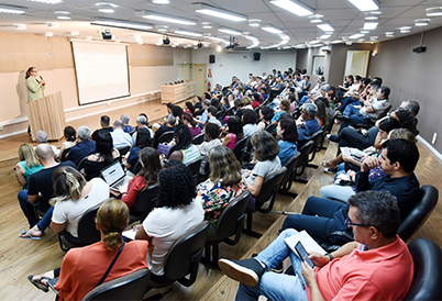 A execução de avaliações institucionais é um componente obrigatório para que as instituições de ensino consigam recredenciar-se junto ao Conselho Estadual de Educação A execução de avaliações institucionais é um componente obrigatório para que as instituições de ensino consigam recredenciar-se junto ao Conselho Estadual de Educação