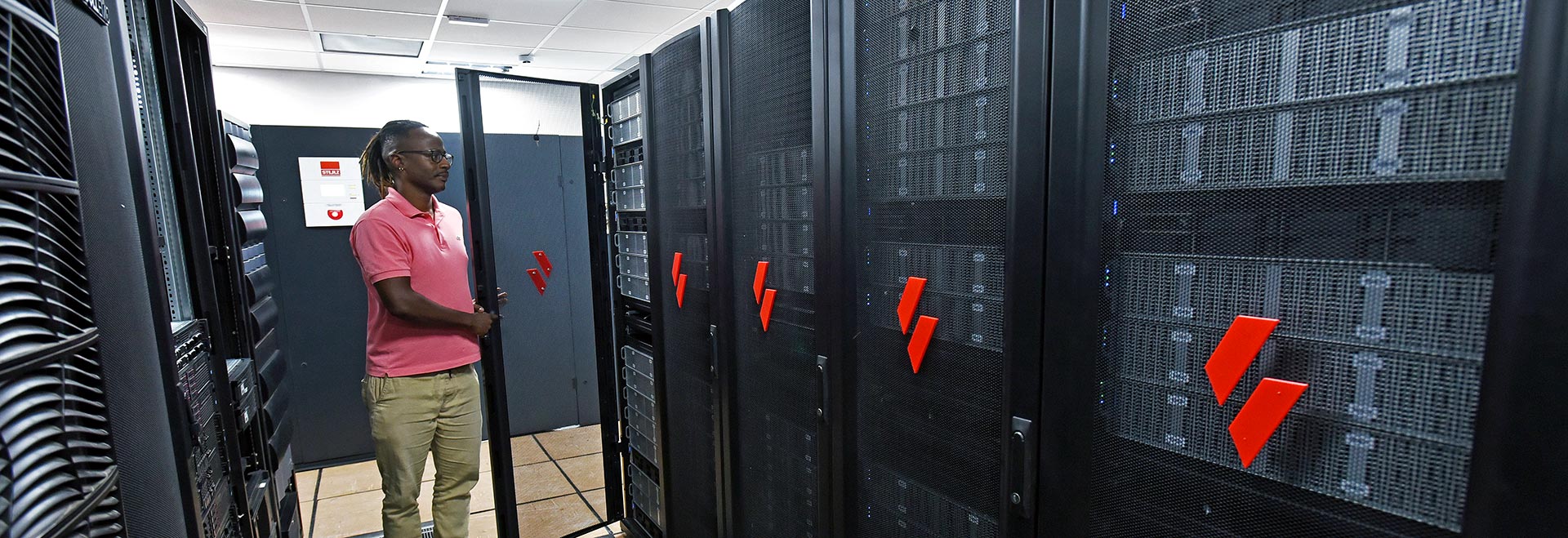 O Cluster Coaraci tem mais 13 mil núcleos de CPU, 42 GPUs, 36,6 TB de memória RAM e 1 PB de armazenamento O Cluster Coaraci tem mais 13 mil núcleos de CPU, 42 GPUs, 36,6 TB de memória RAM e 1 PB de armazenamento