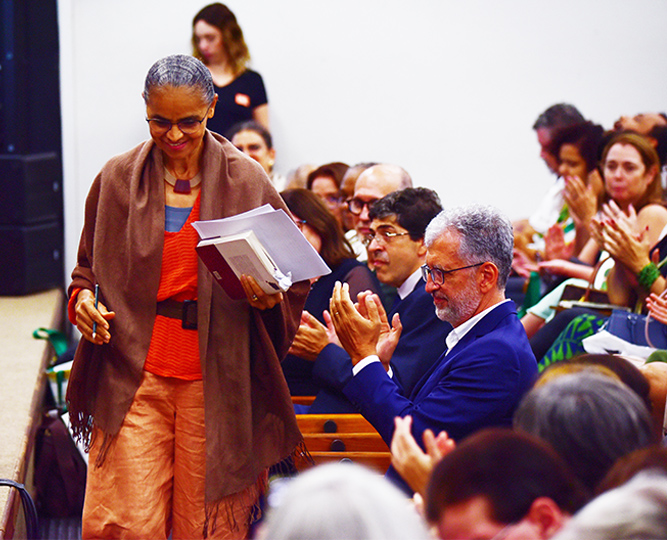 Formada em História pela Universidade Federal do Acre, a ministra tem especialização em teoria psicanalítica pela Universidade de Brasília e em psicopedagogia pela Universidade Católica de Brasília Formada em História pela Universidade Federal do Acre, a ministra tem especialização em teoria psicanalítica pela Universidade de Brasília e em psicopedagogia pela Universidade Católica de Brasília