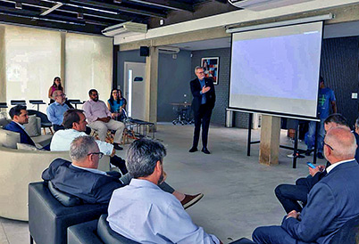 Reitor Antonio Meirelles faz apresentação da Universidade ao secretário Uallace Moreira; visita já rendeu uma nova rodada de conversas, agora em Brasília Reitor Antonio Meirelles faz apresentação da Universidade ao secretário Uallace Moreira; visita já rendeu uma nova rodada de conversas, agora em Brasília