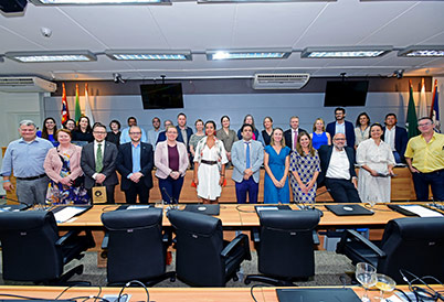 O grupo participou de uma reunião, realizada na sala do Consu e presidida por Maria Luiza Moretti, coordenadora-geral da Universidade, com membros da administração central da Unicamp e lideranças de órgãos e projetos de pesquisa e inovação O grupo participou de uma reunião, realizada na sala do Consu e presidida por Maria Luiza Moretti, coordenadora-geral da Universidade, com membros da administração central da Unicamp e lideranças de órgãos e projetos de pesquisa e inovação