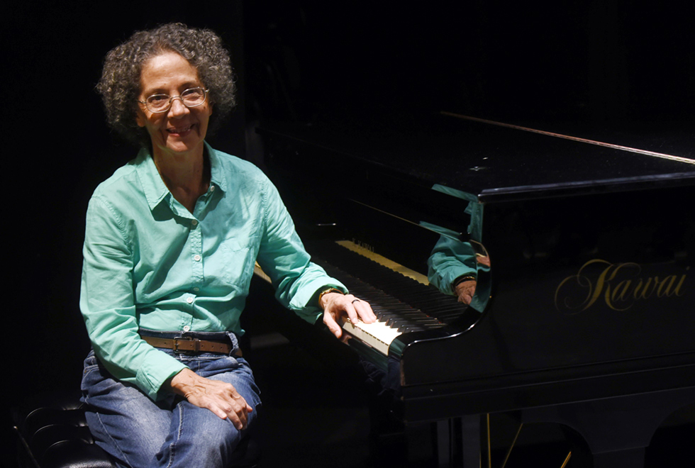 A pianista e compositora Marisa Rezende, homenageada no V Festival de Música Contemporânea Brasileira A galeria mostra