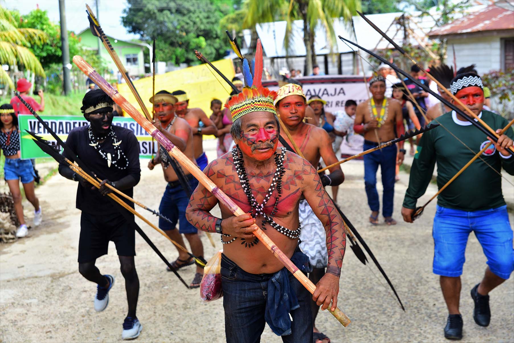 Manifestação indígena organizada pela Unijava, em Atalaia do Norte (AM) Audiodescrição: Imagem 6 de 41.