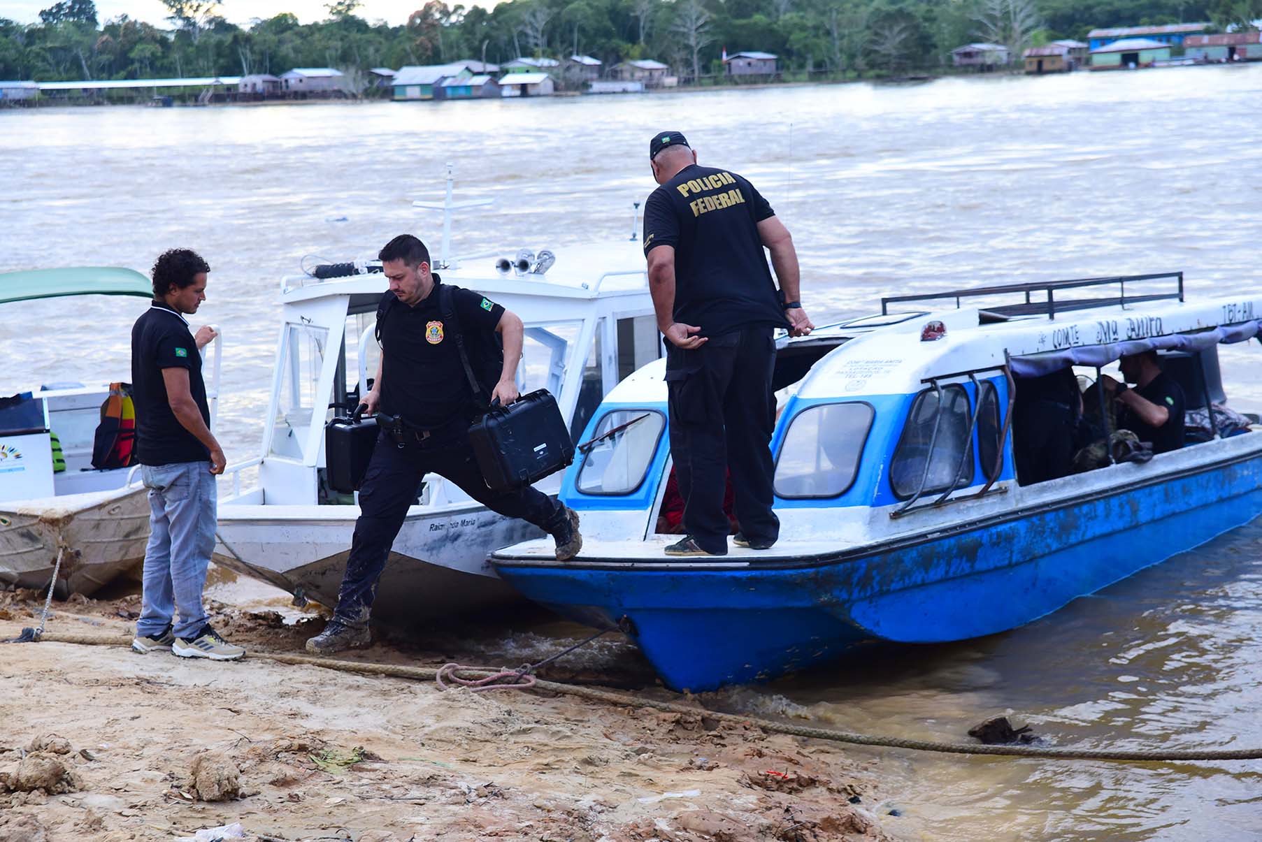 Polícia Federal em buscas no Rio Javari em Atalaia do Norte (AM) Audiodescrição: Imagem 11 de 41.