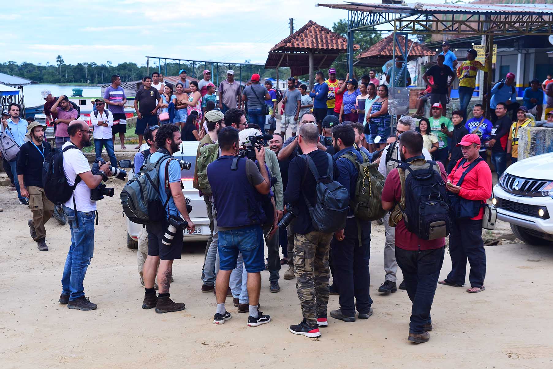 Equipes de reportagem no Rio Javari em Atalaia do Norte (AM) Audiodescrição: Imagem 12 de 41.