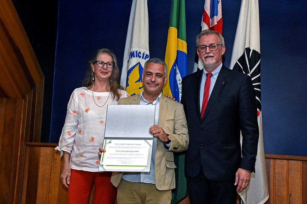 Prêmios Institucionais 2023 - Reconhecimento Acadêmico “Zeferino Vaz” Prêmios Institucionais 2023 - Reconhecimento Acadêmico “Zeferino Vaz”