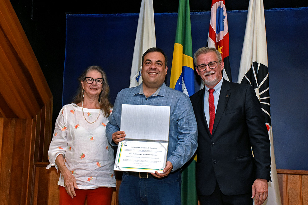 Prêmios Institucionais 2023 - Reconhecimento Acadêmico “Zeferino Vaz” Prêmios Institucionais 2023 - Reconhecimento Acadêmico “Zeferino Vaz”