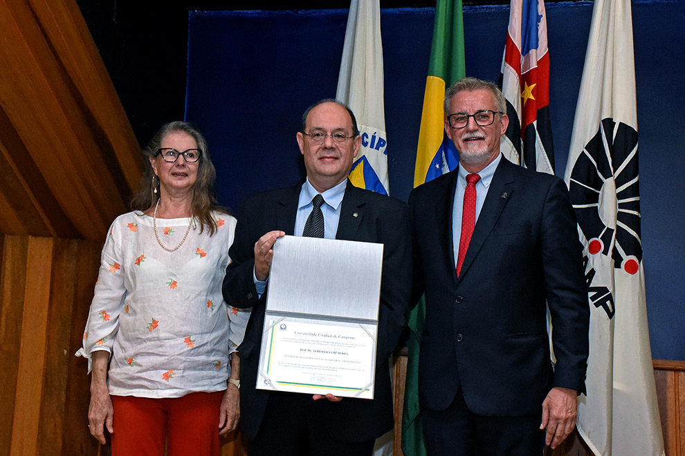 Prêmios Institucionais 2023 - Reconhecimento Acadêmico “Zeferino Vaz” Prêmios Institucionais 2023 - Reconhecimento Acadêmico “Zeferino Vaz”
