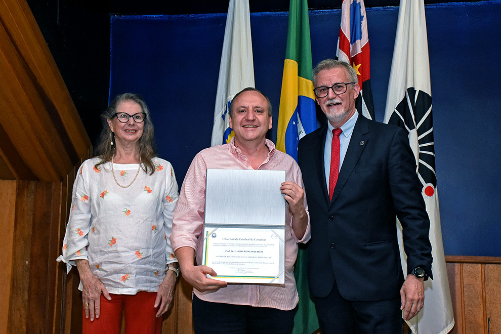 Prêmios Institucionais 2023 - Reconhecimento Acadêmico “Zeferino Vaz” Prêmios Institucionais 2023 - Reconhecimento Acadêmico “Zeferino Vaz”