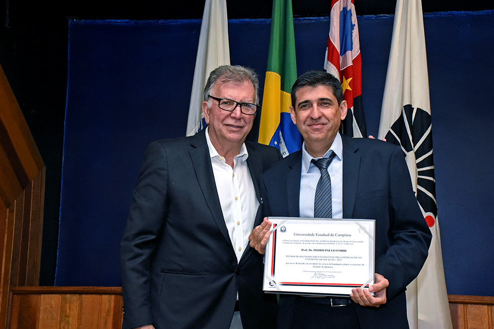 Prêmios Institucionais 2023 - Reconhecimento Docente pela Dedicação ao Ensino de Graduação Prêmios Institucionais 2023 - Reconhecimento Docente pela Dedicação ao Ensino de Graduação