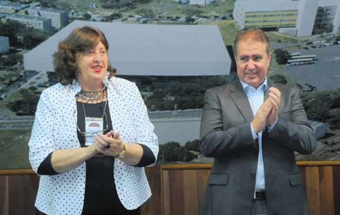 A pró-reitora e o prefeito de Campinas