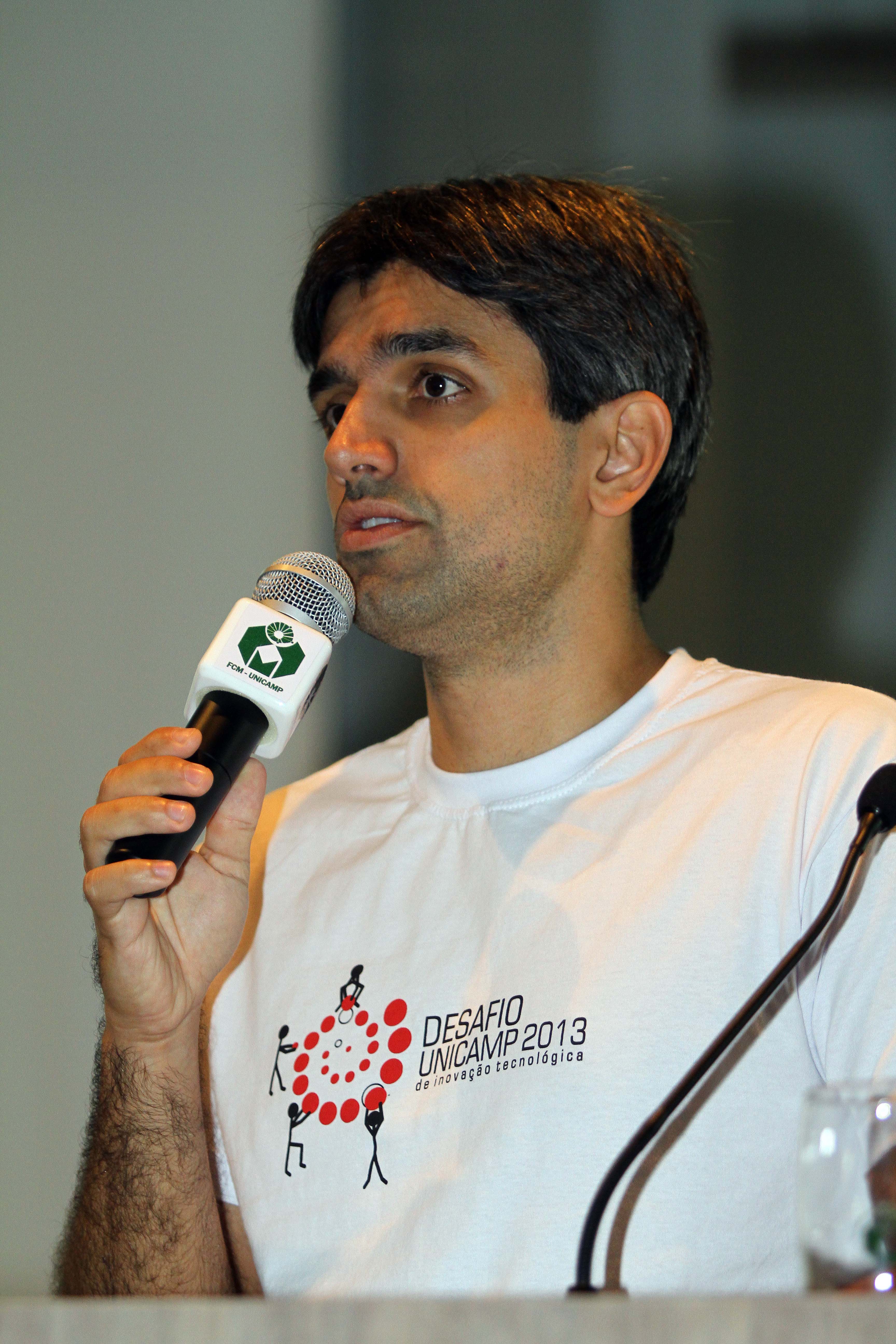 Virgilio Marques dos Santos, coordenador técnico no Desafio Unicamp, ensina a metodologia da competição