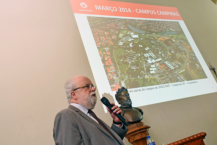 Reitor Tadeu Jorge em palestra na ACL