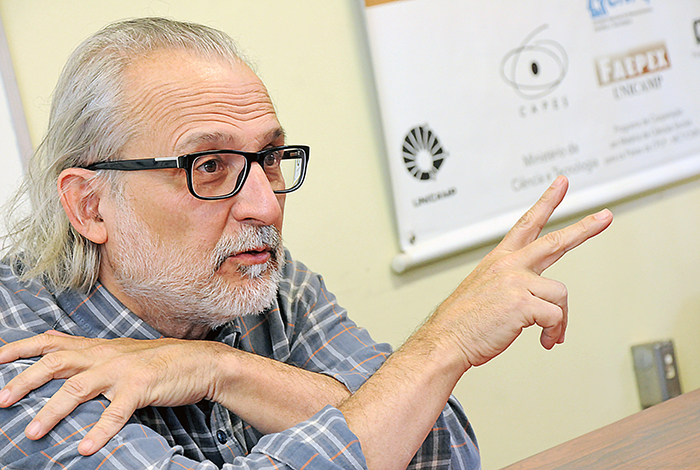 Professor Alcir Pécora, do Instituto de Estudos da Linguagem da Unicamp