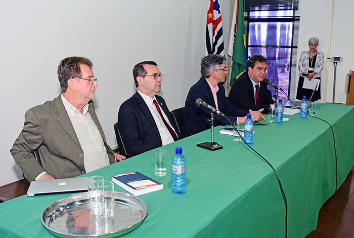 O docente Fernando Sarti