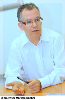 O professor Marcelo Knobel