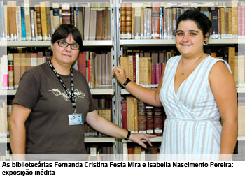 As bibliotecárias Fernanda Cristina Festa Mira e Isabella Nascimento Pereira:  exposição inédita