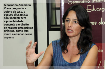 A bailarina Anamaria Viana: segundo a autora da tese, a pessoa dita autista não somente tem a possibilidade concreta e o direito de realizar uma prática artística, como tem muito a ensinar nesse aspecto