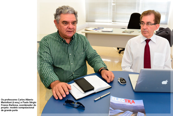Os professores Carlos Alberto Mariottoni (à esq.) e Paulo Sérgio Franco Barbosa, coordenador do projeto: modelo computacional de grande porte