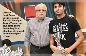 O reitor José Tadeu Jorge e o aluno Antonio Henrique Torres Vianna, que teve texto sobre humanização no atendimento à saúde selecionado para o livro