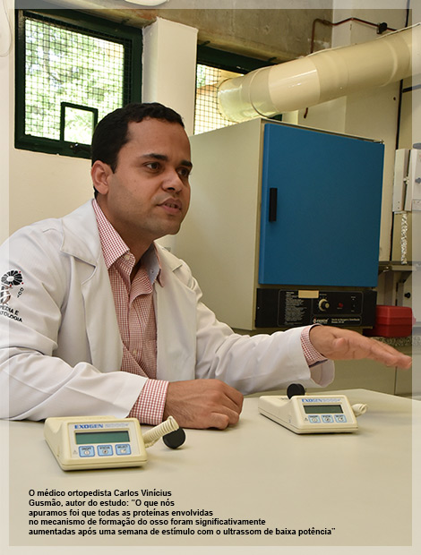 O médico ortopedista Carlos Vinícius Gusmão, autor do estudo: “O que nós apuramos foi que todas as proteínas envolvidas no mecanismo de formação do osso foram significativamente aumentadas após uma semana de estímulo com o ultrassom de baixa potência”