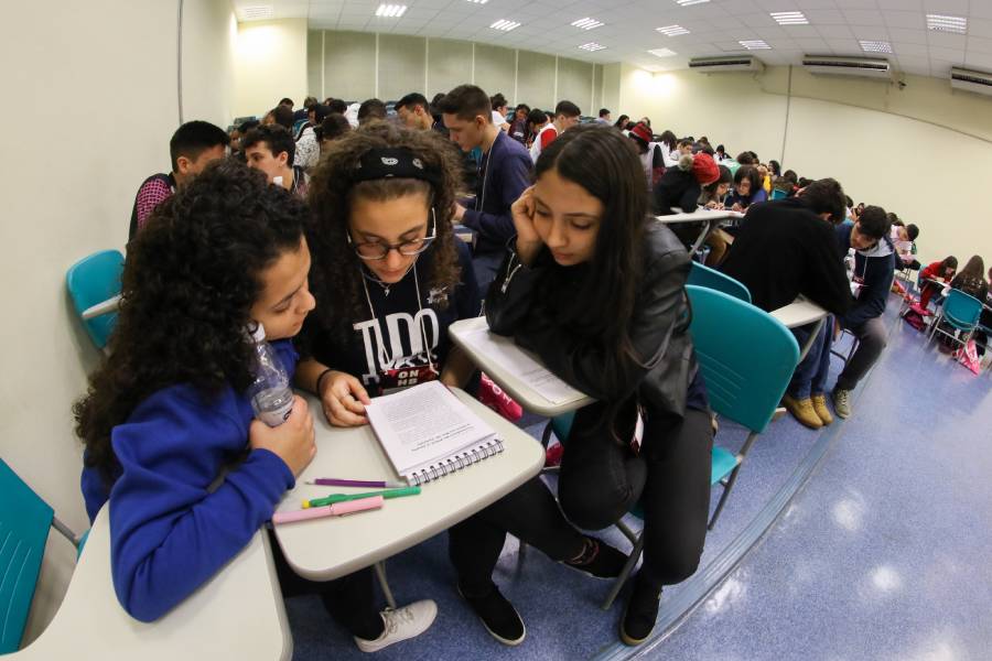 Estudantes durante a prova da final de 2019
