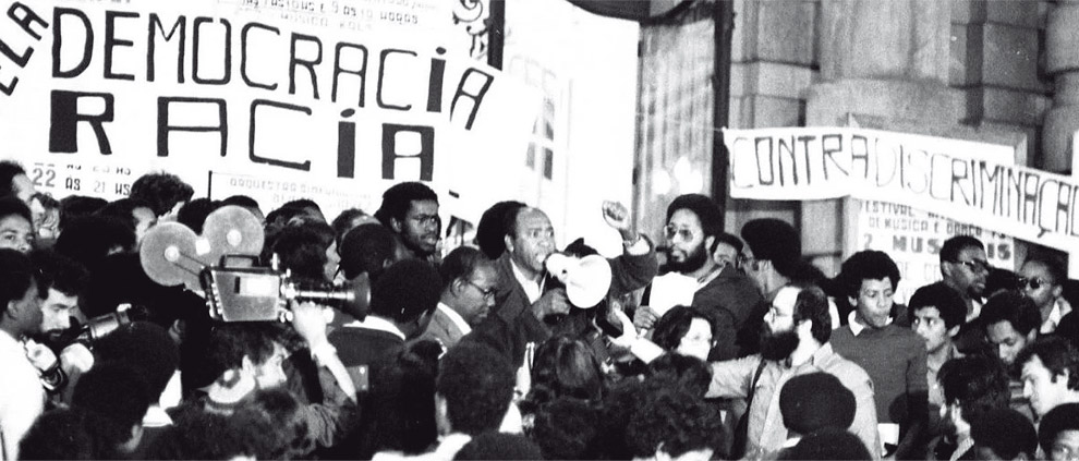 Ato de fundação do Movimento Negro Unificado, em julho de 1978, nas escadarias do Theatro Municipal de São Paulo: na gênese da Lei 10.639