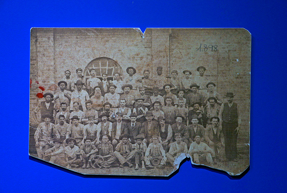 Grupo de operários da Cia Mac Hardy, 1898, Campinas, SP, Conjunto Companhia Mac Hardy (Reprodução: Acervo CMU)