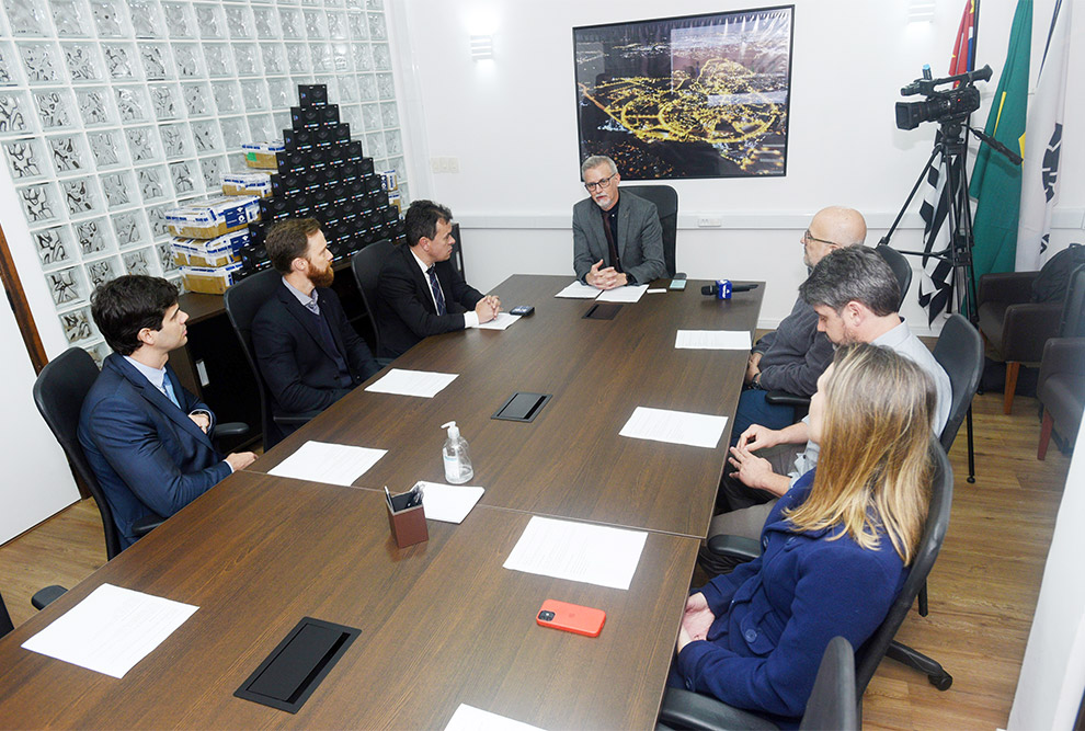 Representantes da Receita Federal estiveram na Unicamp para entrega do lote de 200 aparelhos de TV Box