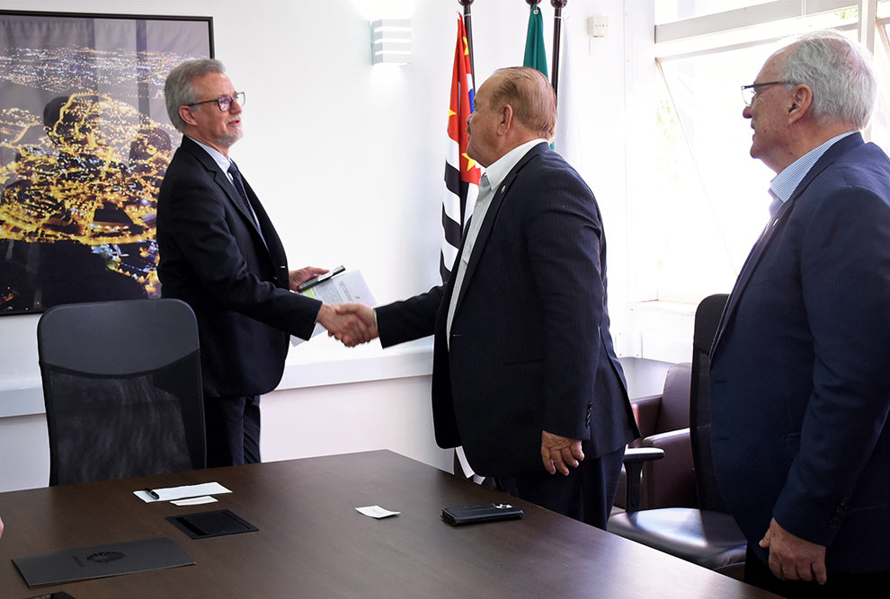Reunião que antecedeu a assinatura do convênio entre representantes da Unicamp e do Comitê Brasileiro de Clubes