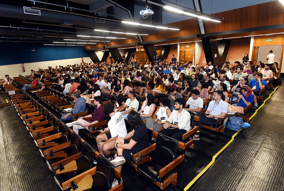 Público lotou o auditório do Centro de Convenções para a abertura do congresso; no total 1.339 trabalhos estão sendo apresentados