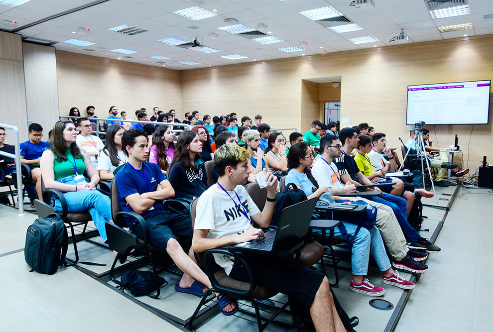 A Brazilian ICPC Summer School, organizada anualmente pelo IC tem o objetivo de preparar os alunos para a maratona mundial International Collegiate Programming Contest 
